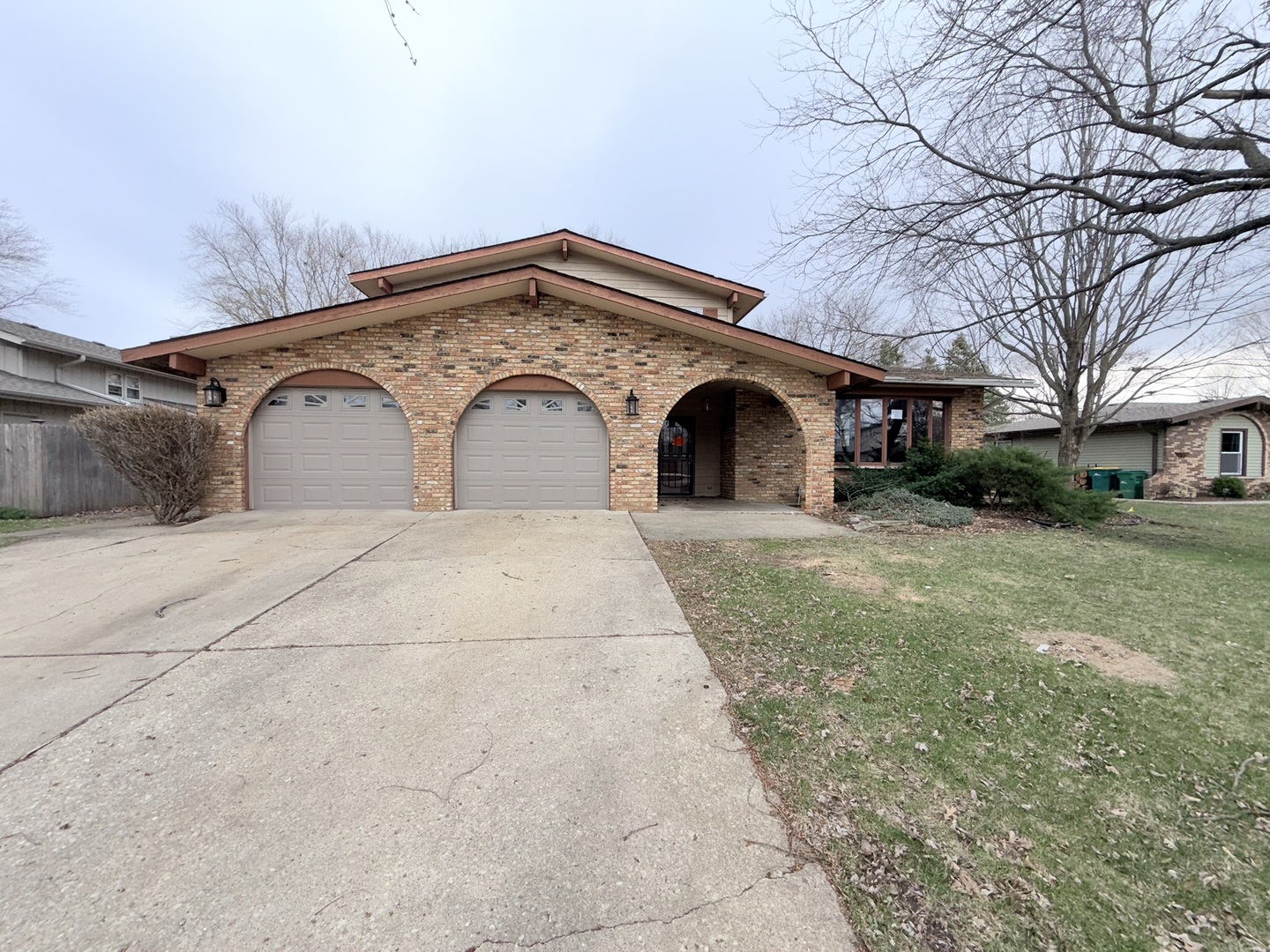 516 Ca Crest Drive, Shorewood, IL