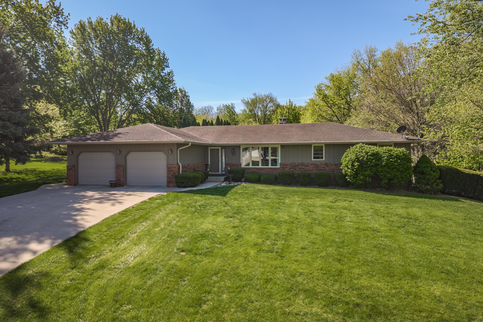 9305 Regal Court, Bloomington, IL