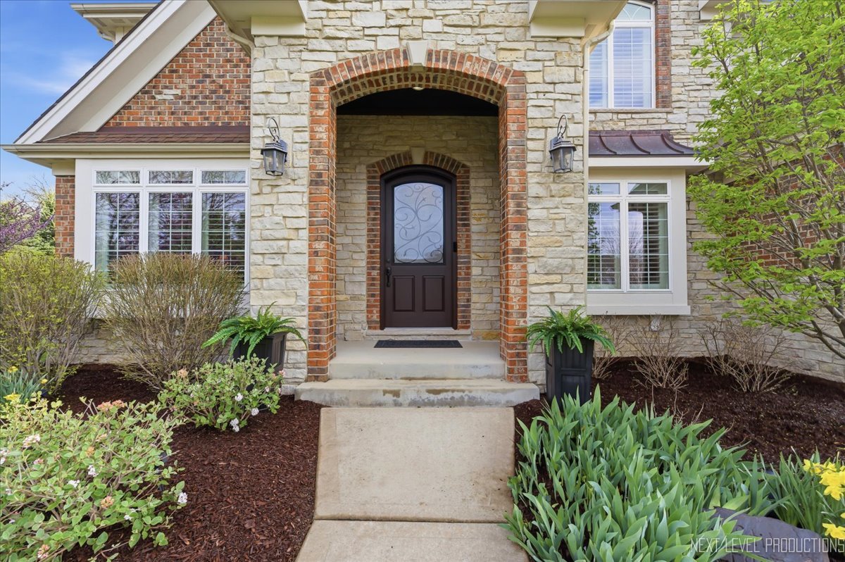 40W898 Fox Creek Drive, St. Charles, IL