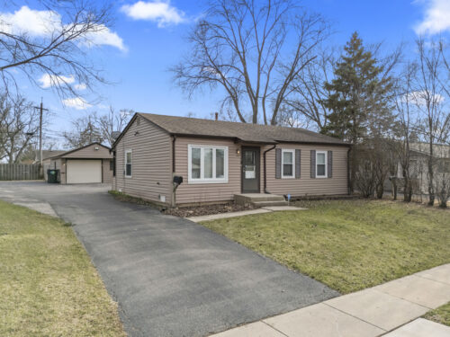 25 Mccabe Drive, Streamwood, IL