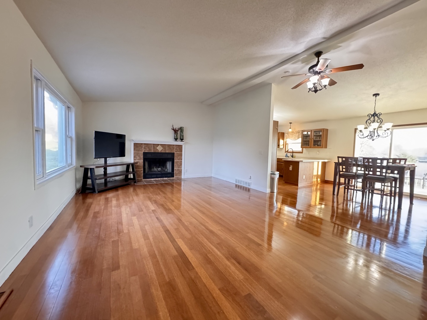 406 N Clover Court, Dixon, IL