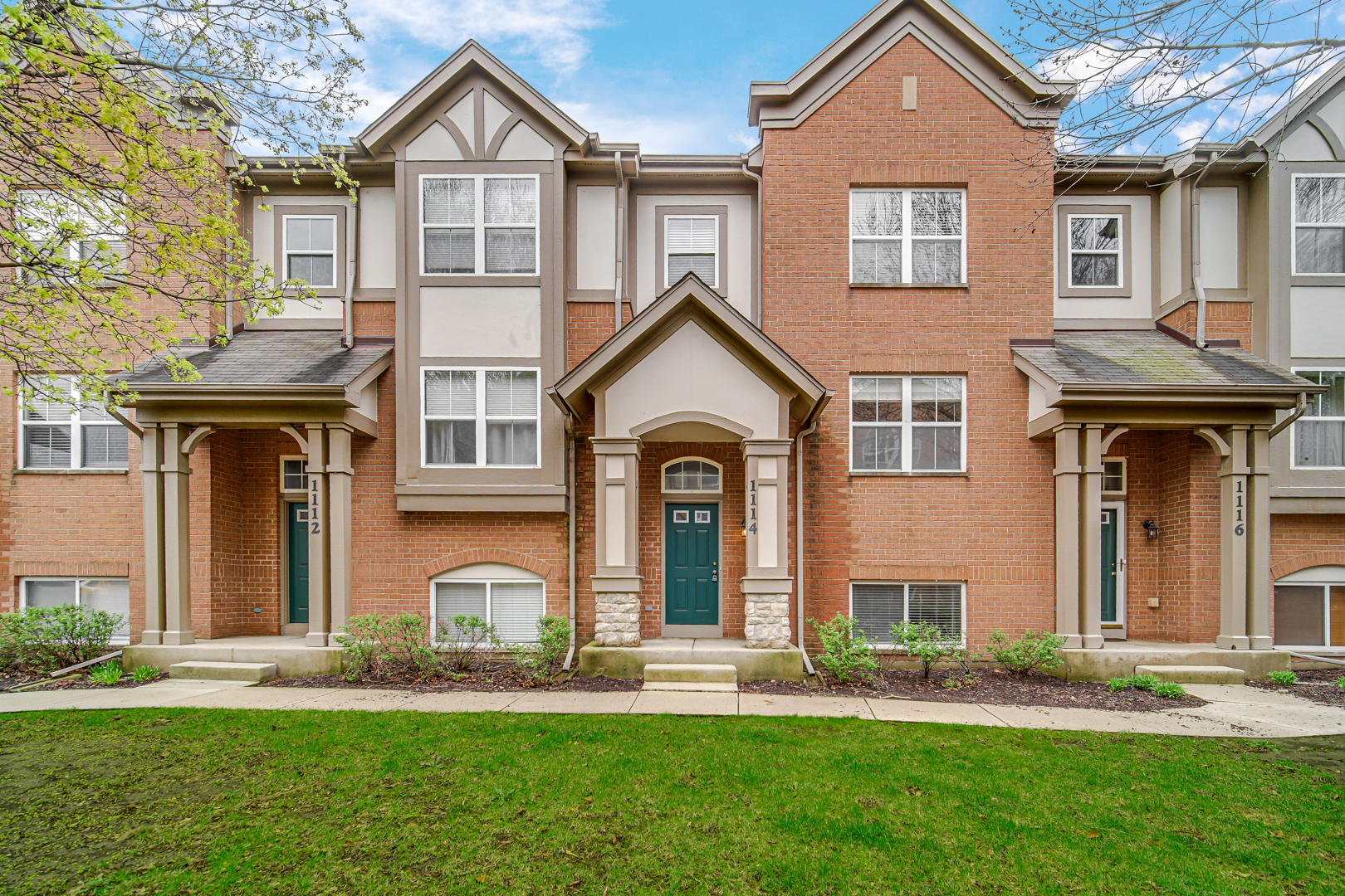 1114 N CLAREMONT Drive, Palatine, IL
