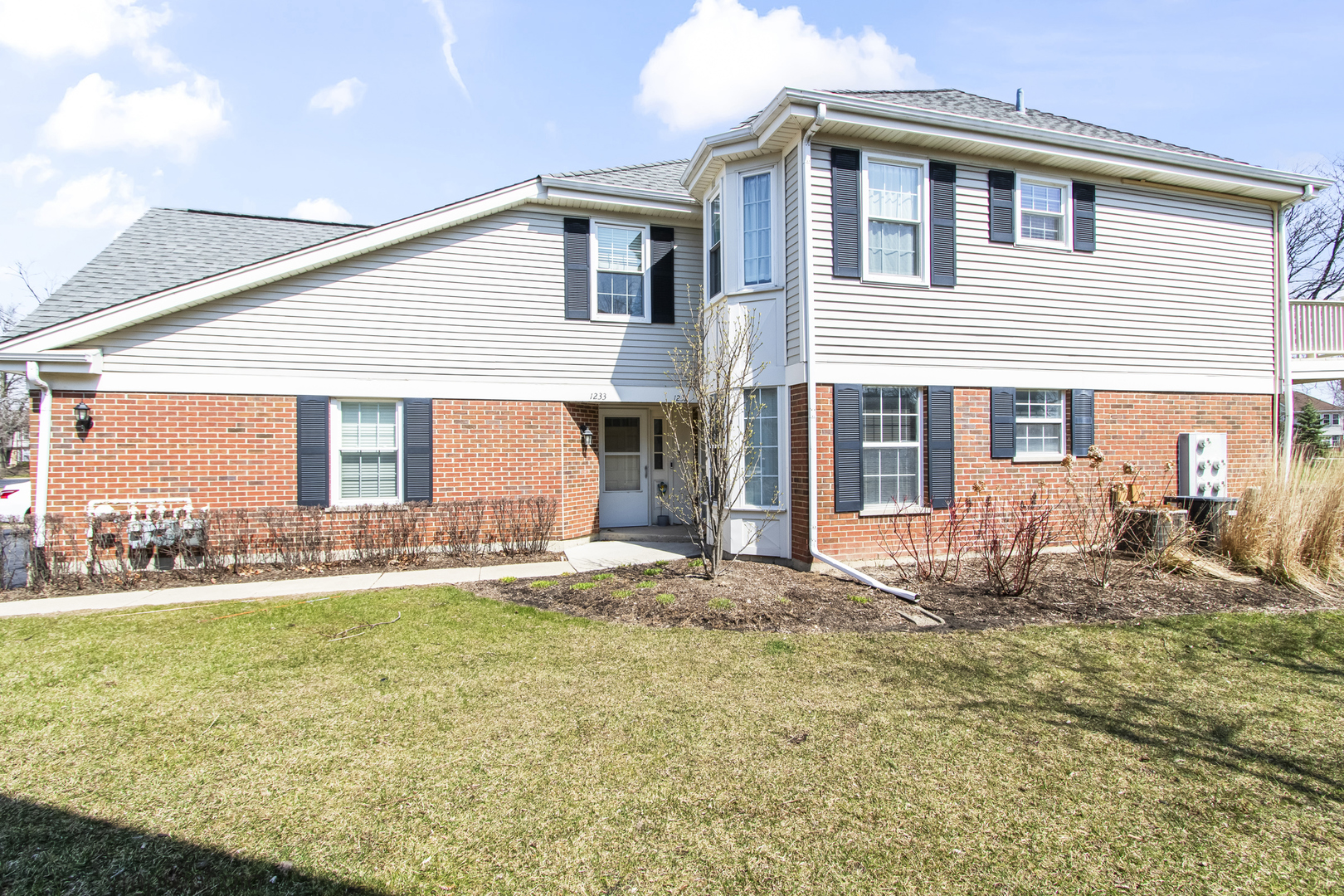 1233 S Wellington Court, Buffalo Grove, IL
