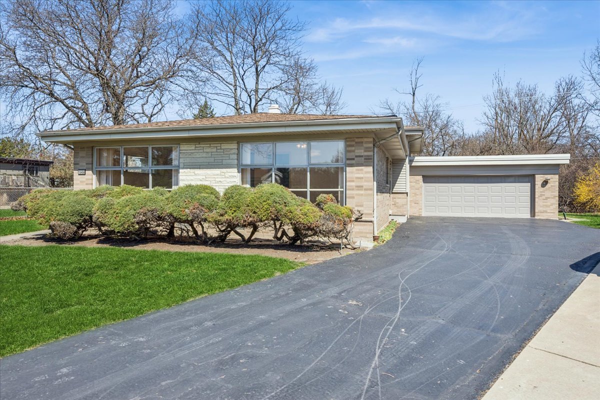 10406 Preston Street, Westchester, IL