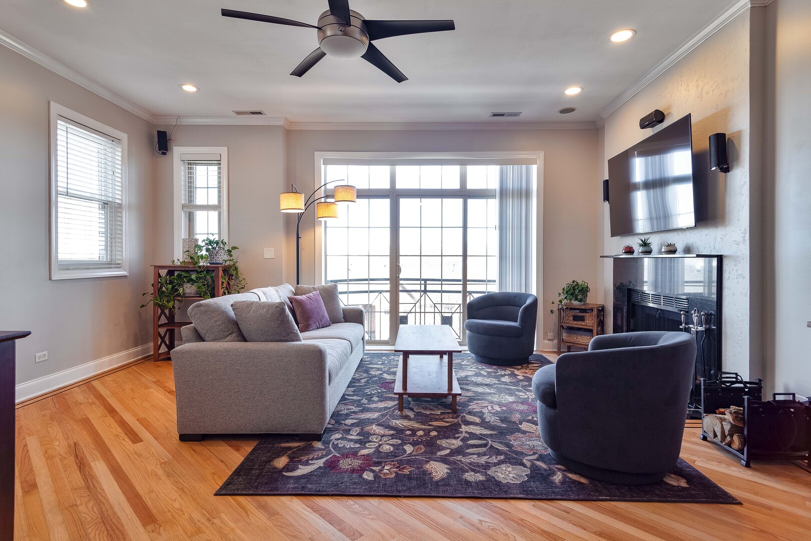 2625 W Belmont Avenue #4, Chicago, IL