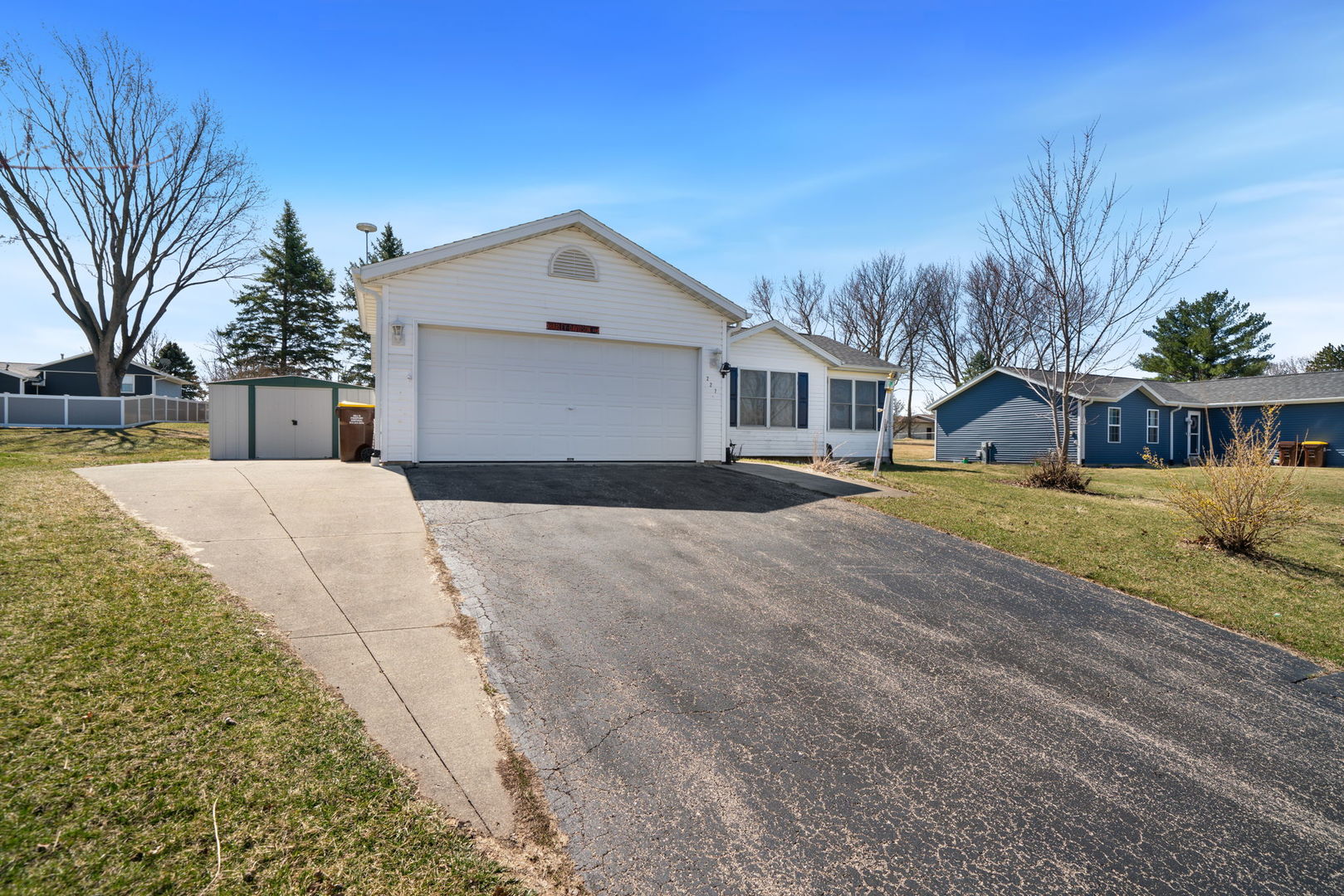 227 Meadow Drive, Orangeville, IL