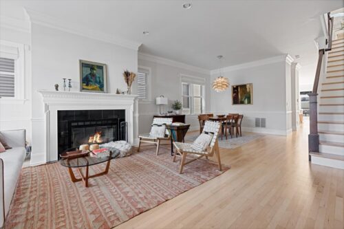 2131 W Melrose Street, Chicago, IL