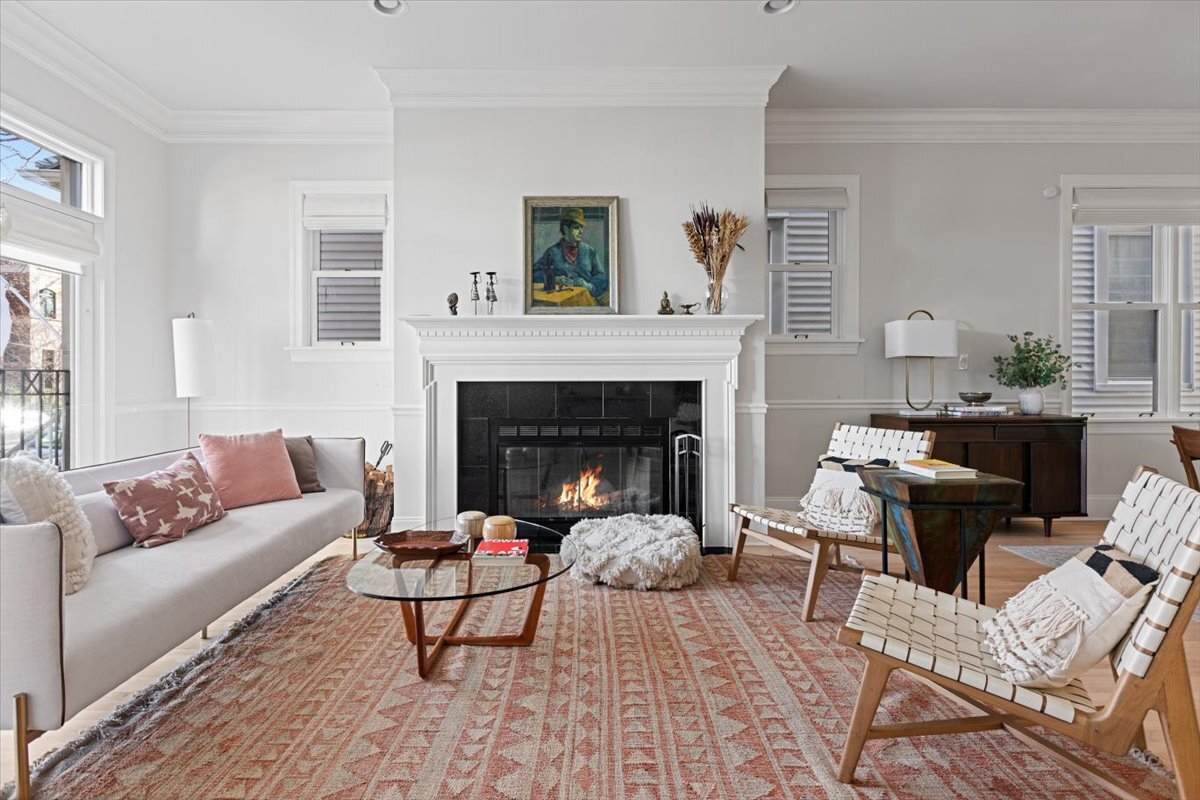 2131 W Melrose Street, Chicago, IL