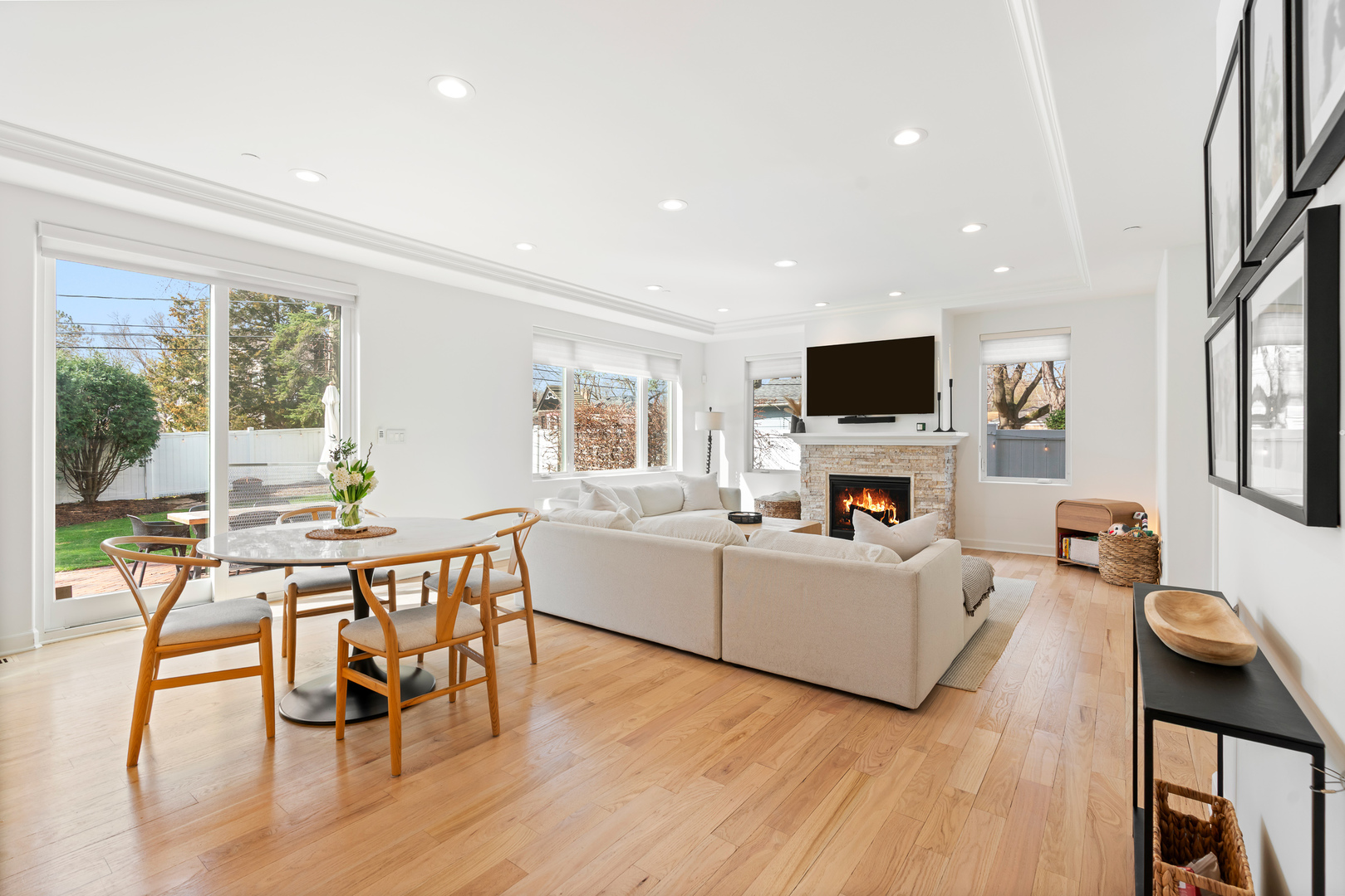 449 E Rockland Road, Libertyville, IL