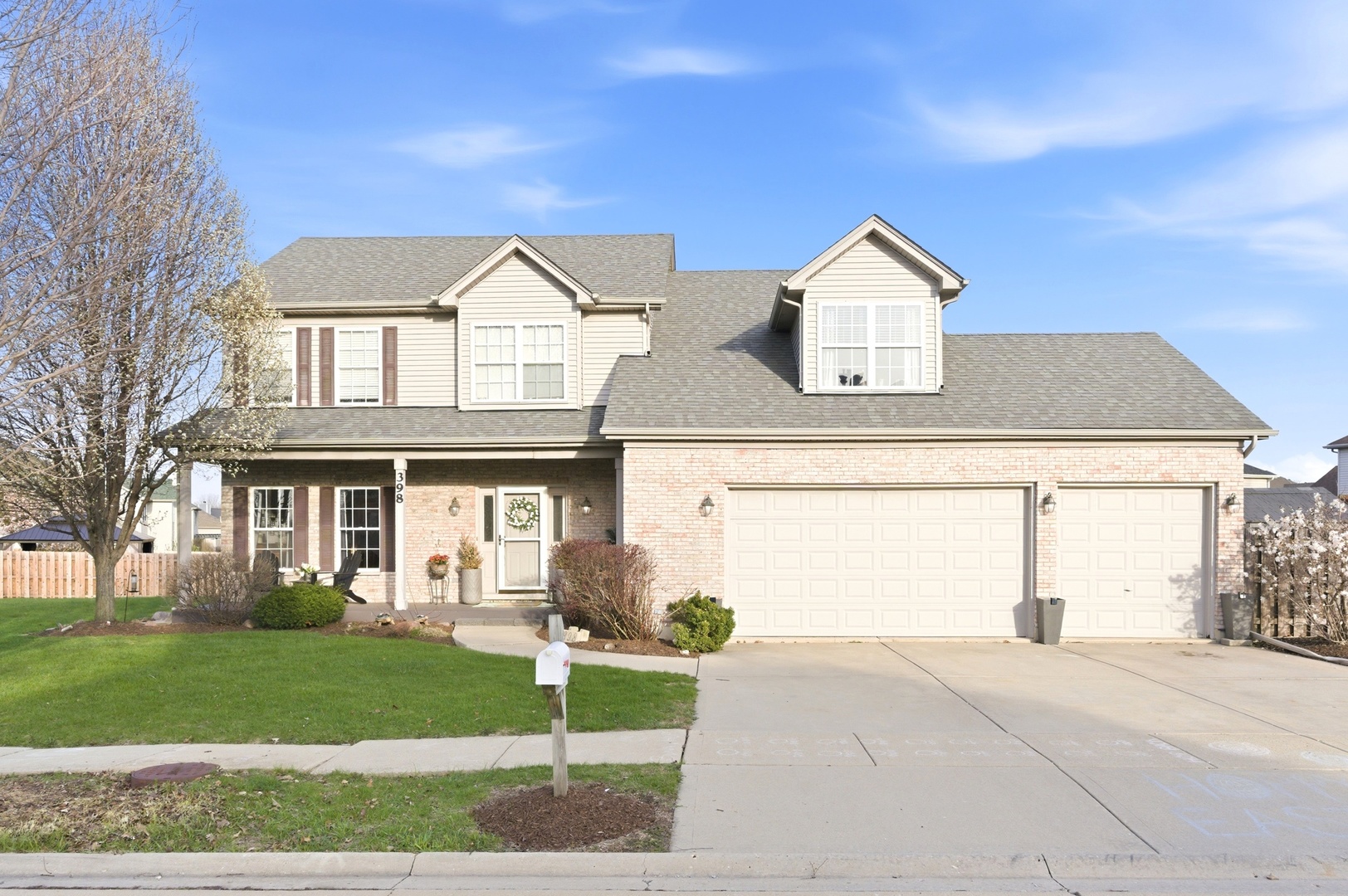 398 Essex Drive, Oswego, IL