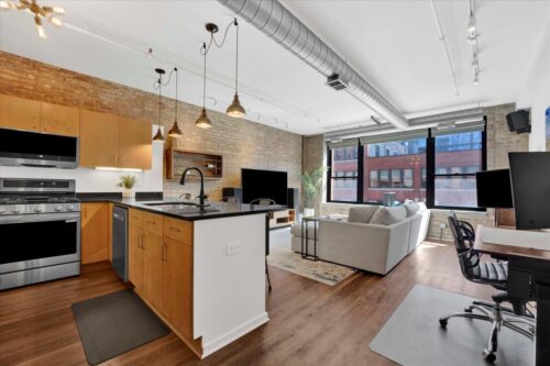 1118 W FULTON Street #202, Chicago, IL