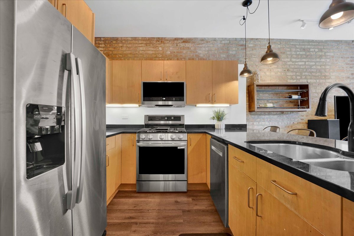 1118 W FULTON Street #202, Chicago, IL