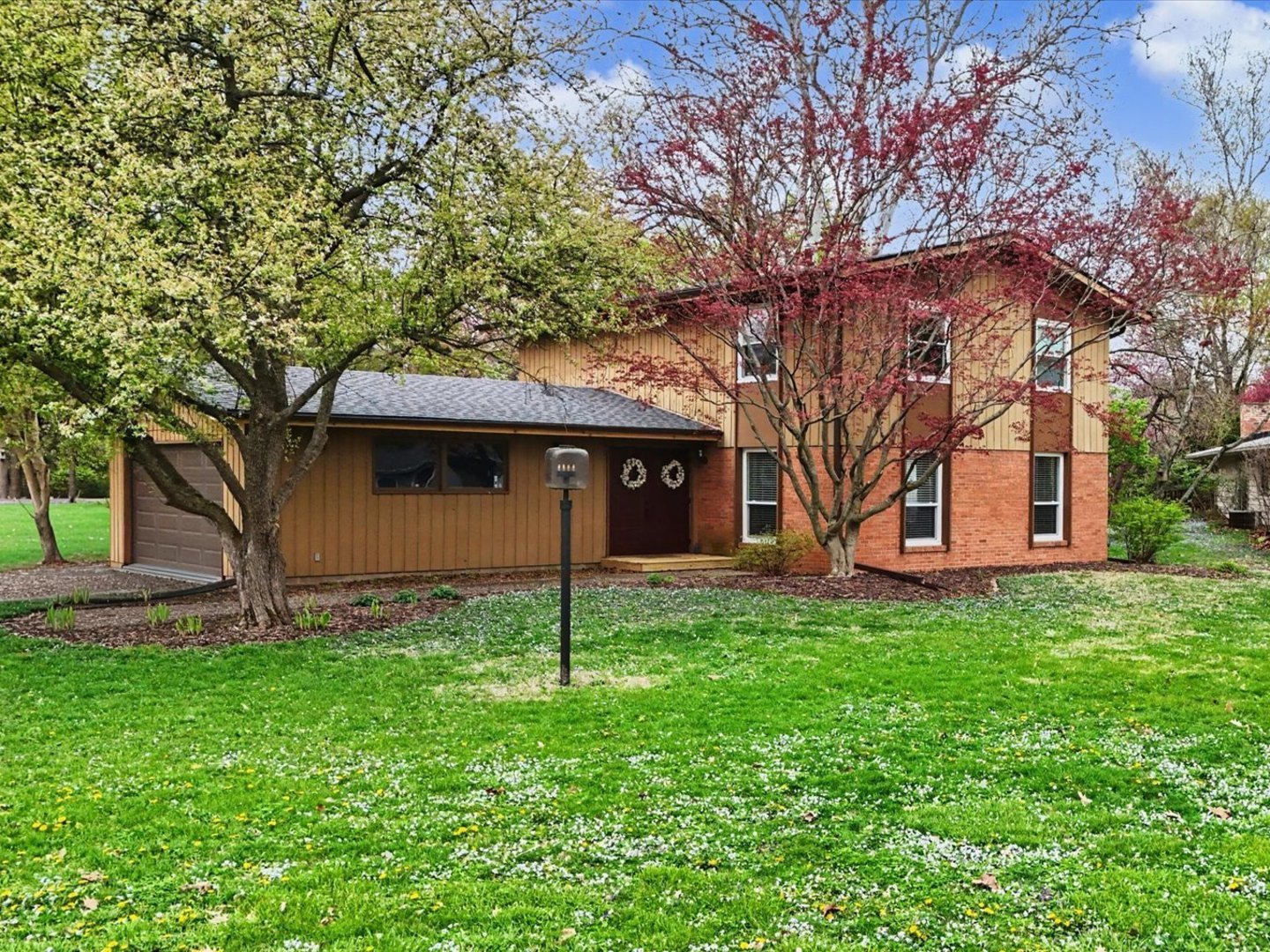 26 Willow Court, Champaign, IL