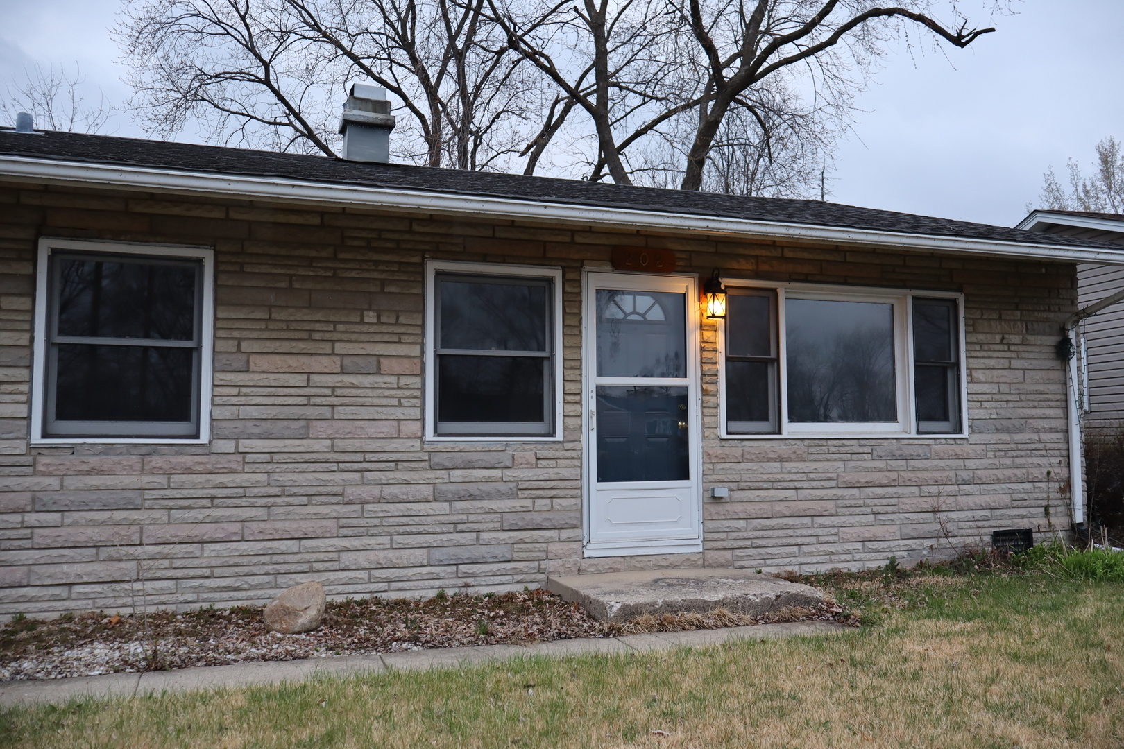 202 E STREAMWOOD Boulevard, Streamwood, IL