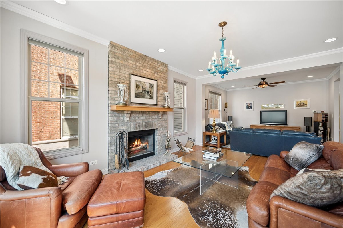 2325 Sundrop Drive, Glenview, IL