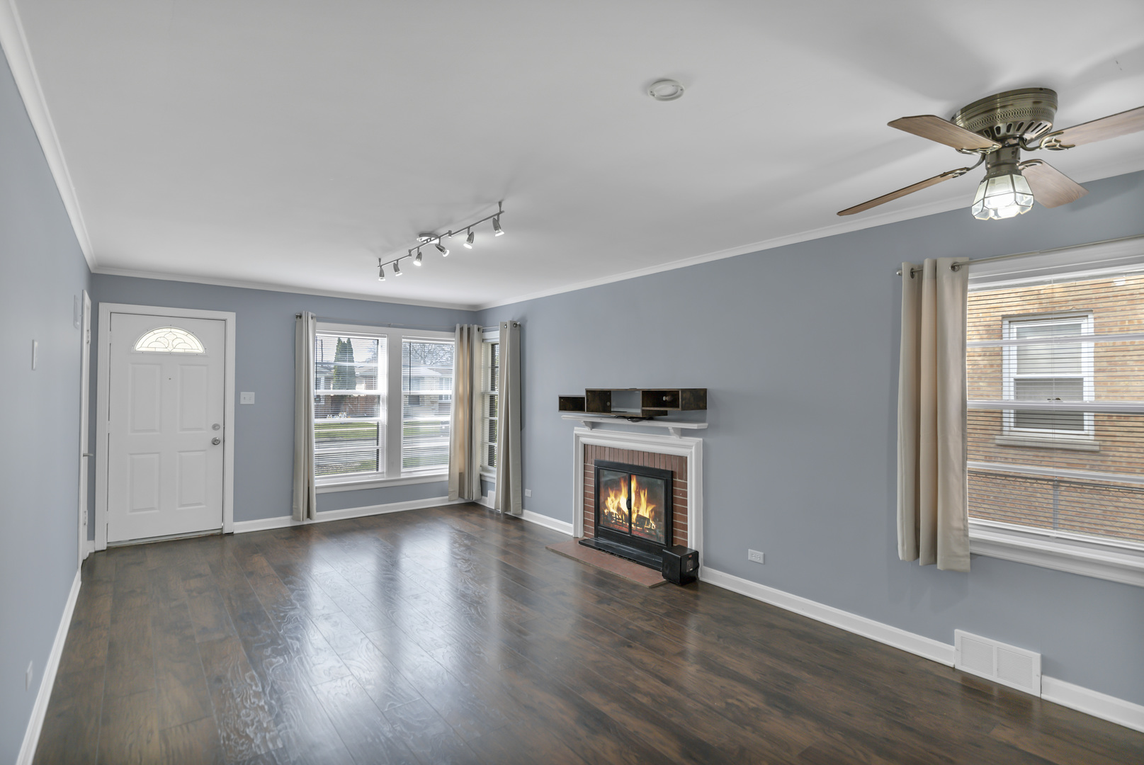 7418 W Clarence Avenue, Chicago, IL