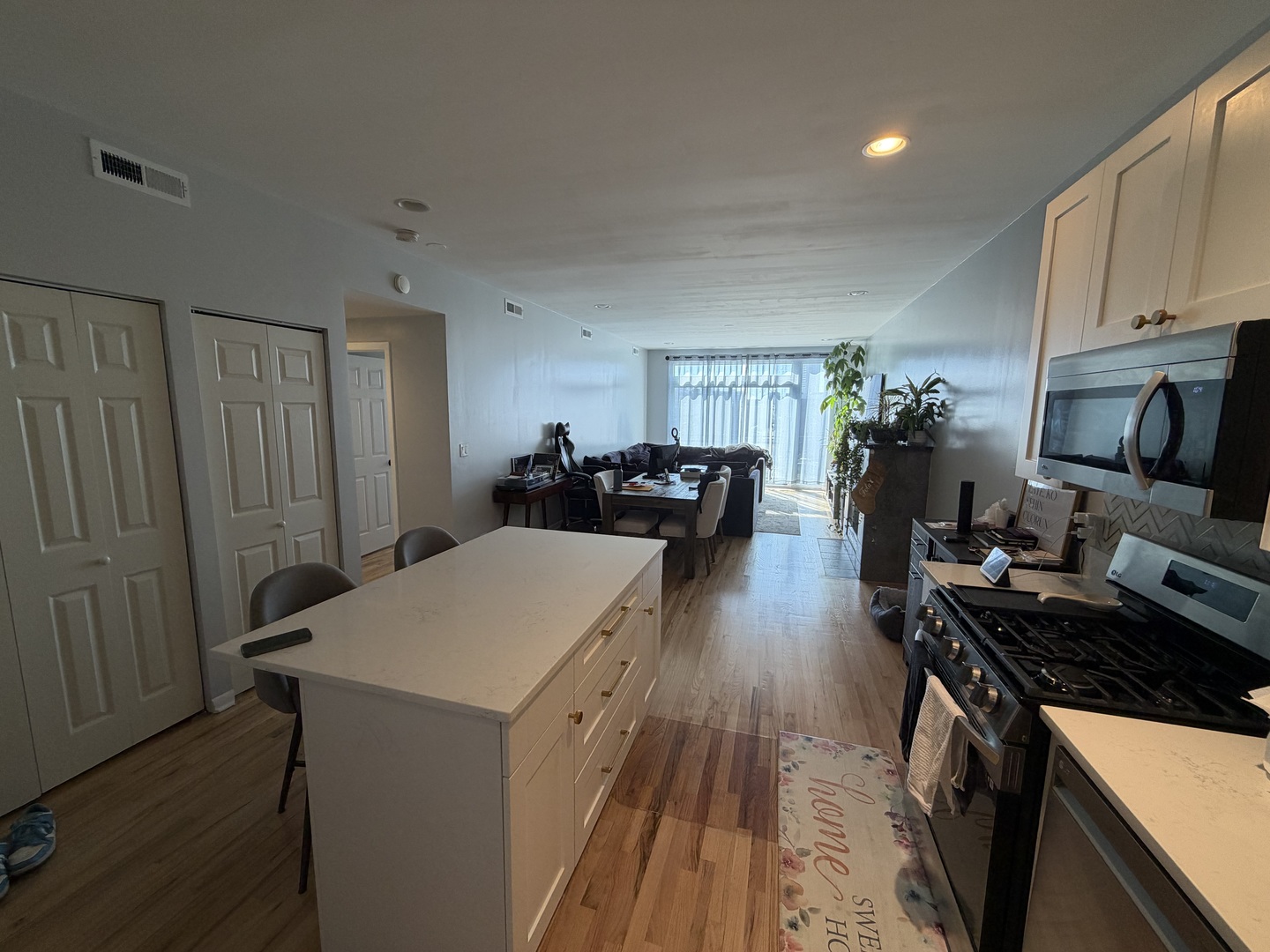 6135 N Broadway Street #305, Chicago, IL