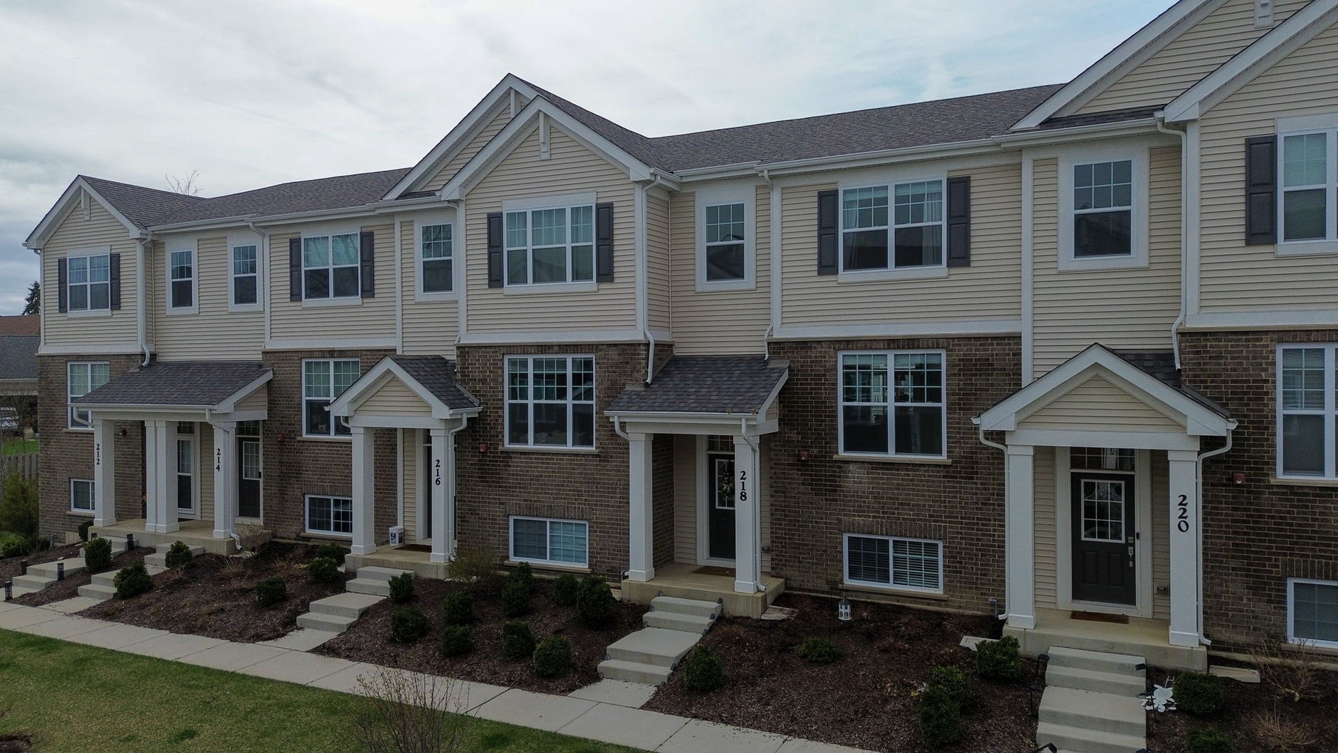 218 Timberleaf Circle, Roselle, IL