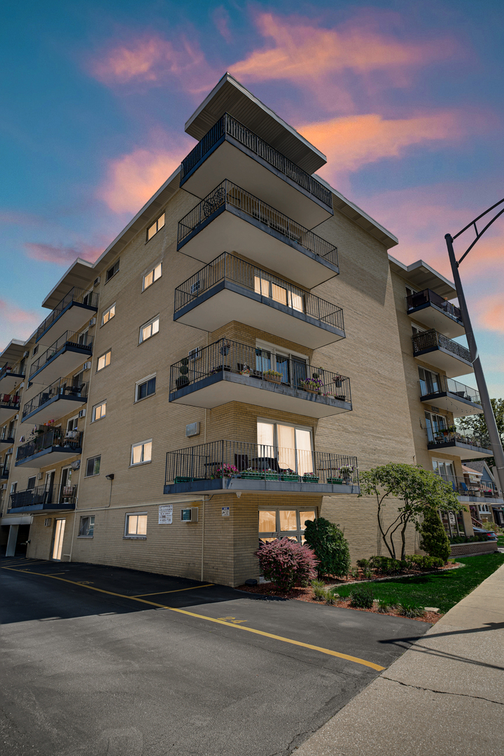 320 Circle Avenue #403, Forest Park, IL