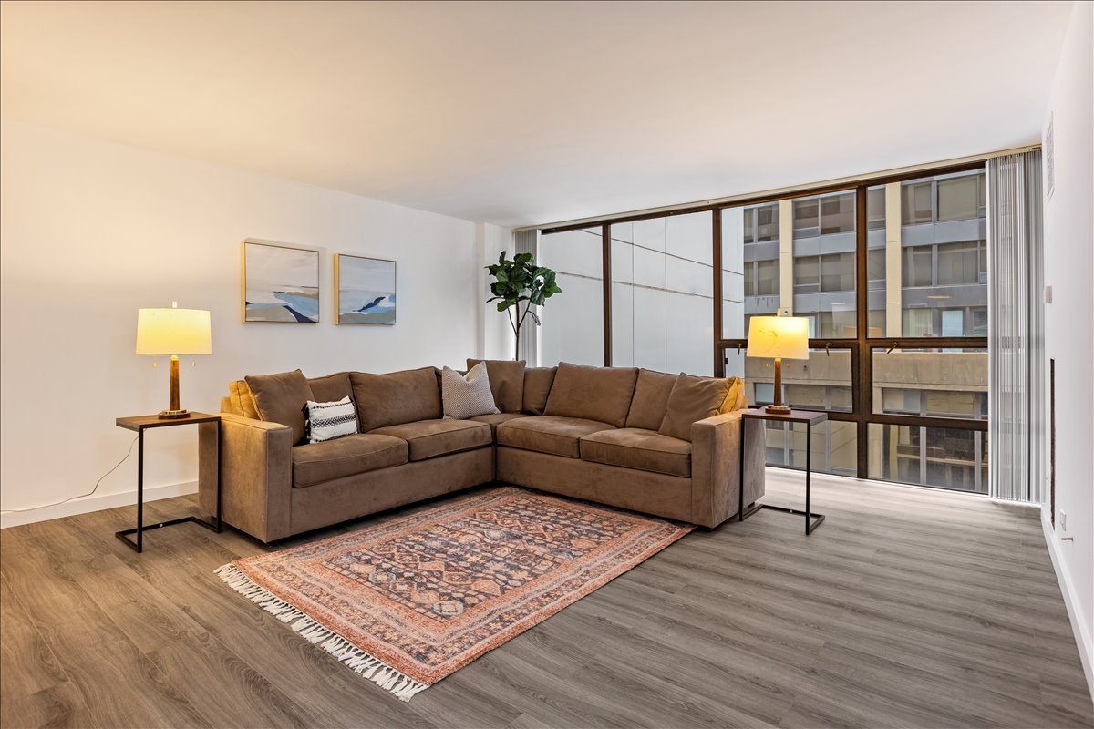 230 E Ontario Street #1305, Chicago, IL