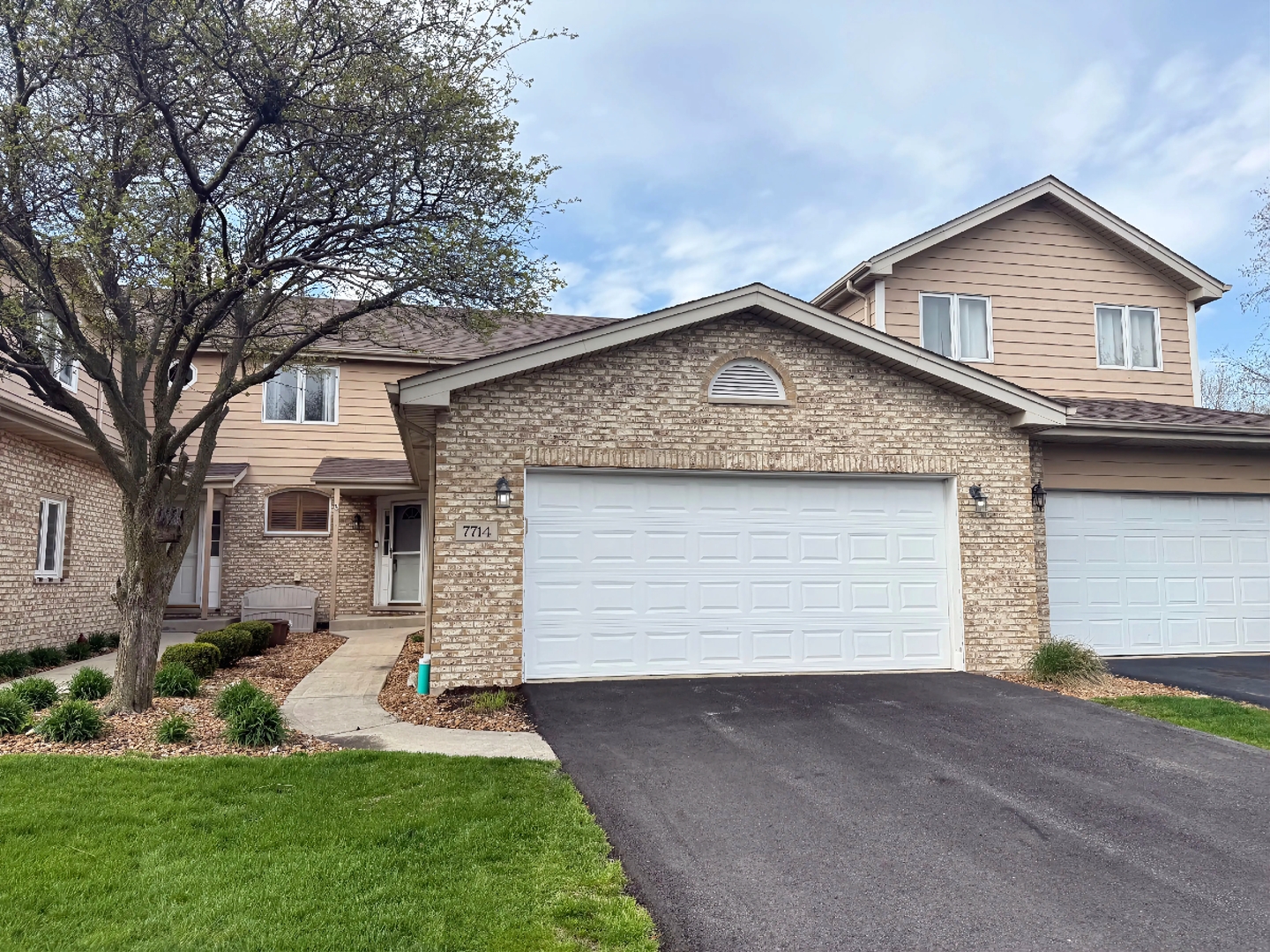 7714 Northfield Lane, Tinley Park, IL