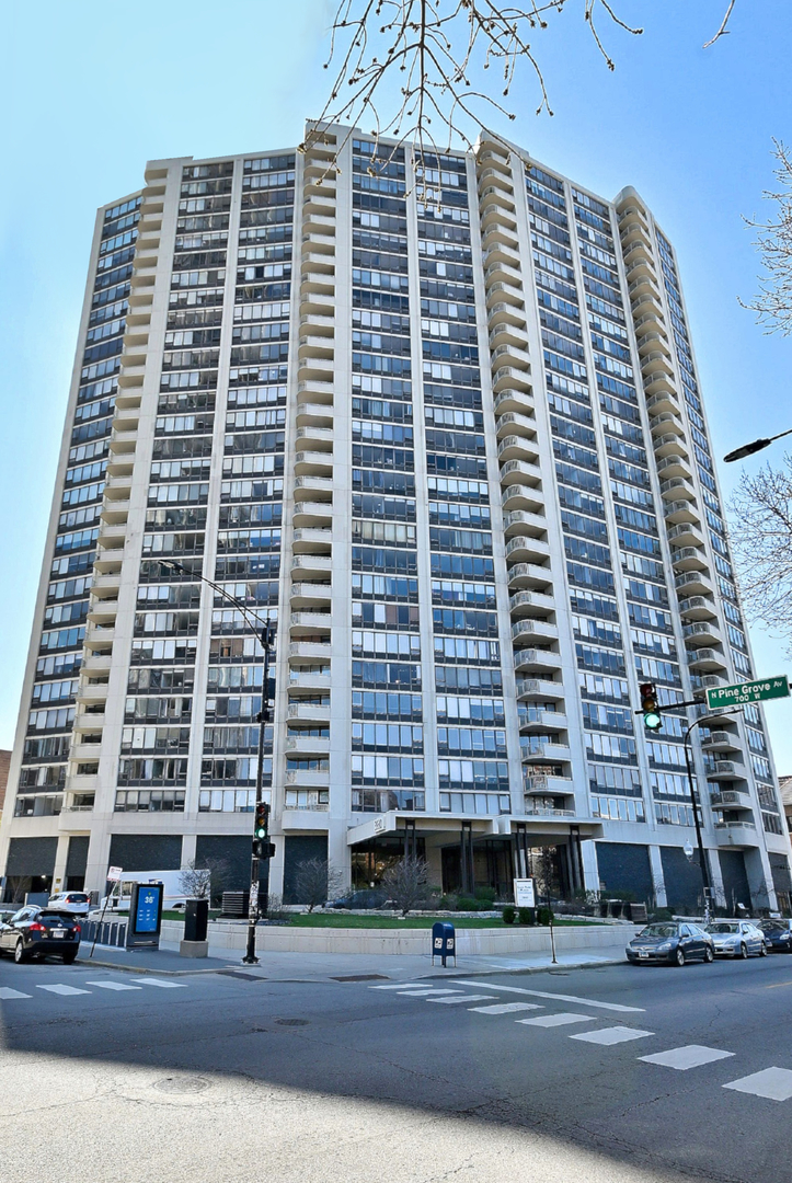 3930 N Pine Grove Avenue #2501, Chicago, IL