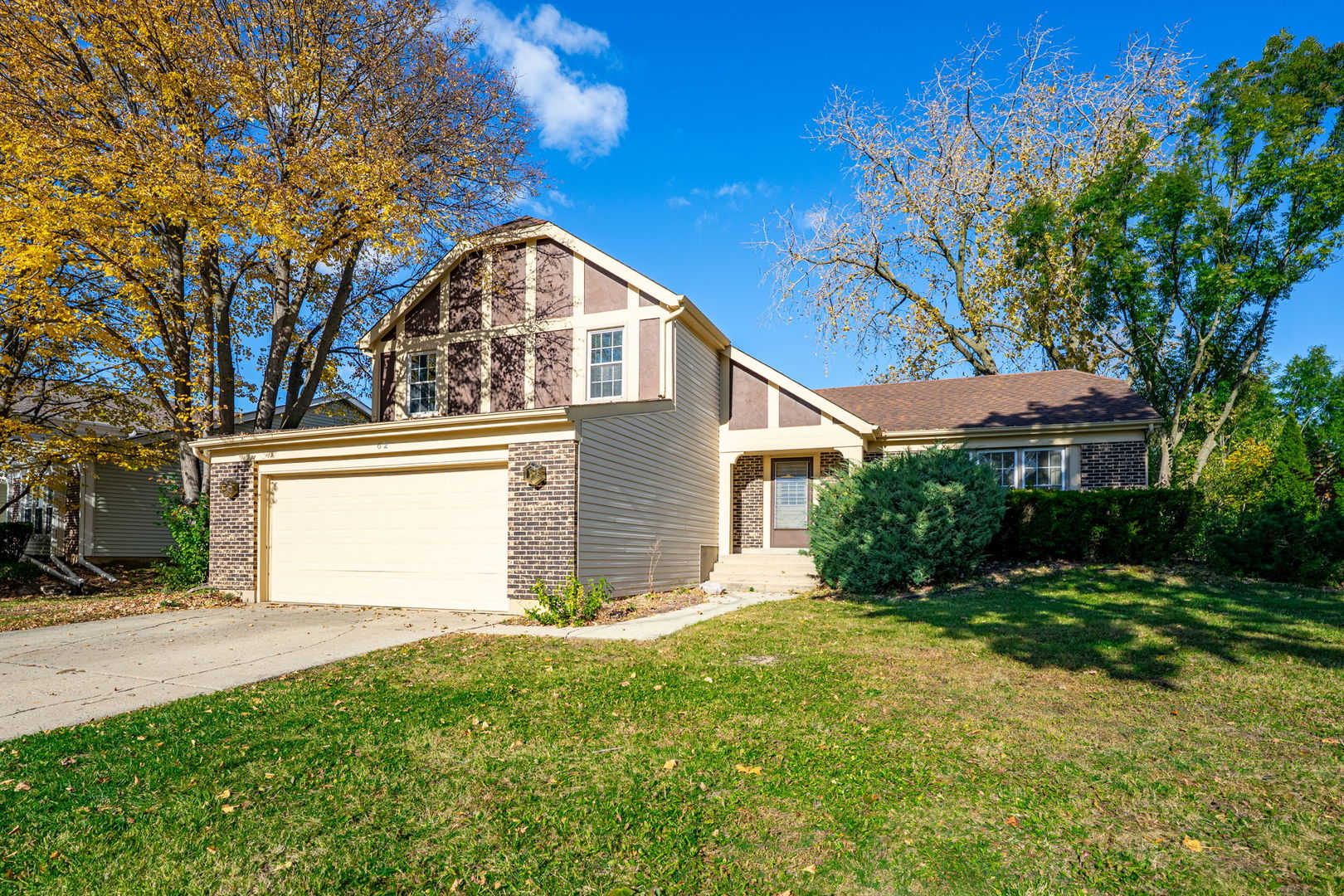 62 E Fox Hill Drive, Buffalo Grove, IL