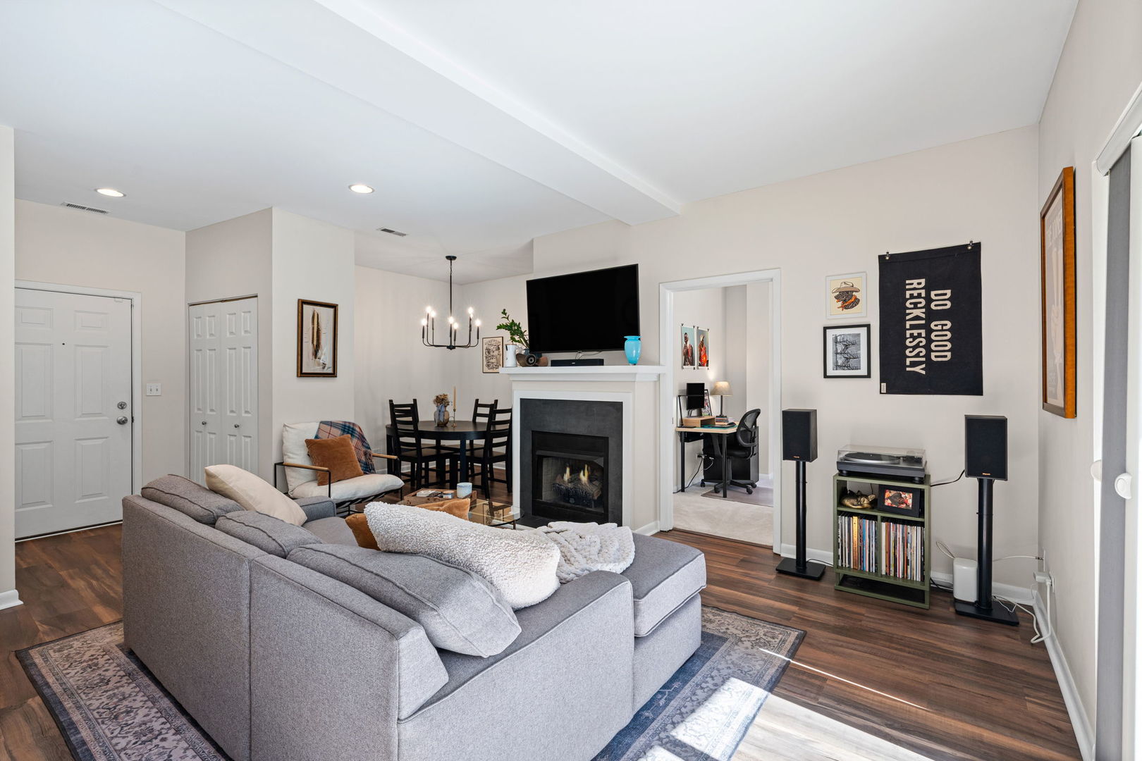 1928 N Kedzie Avenue #103, Chicago, IL