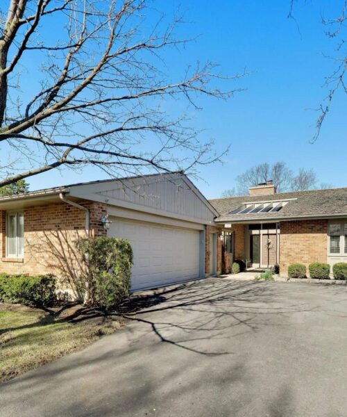 107 Briarwood Lane, Oak Brook, IL