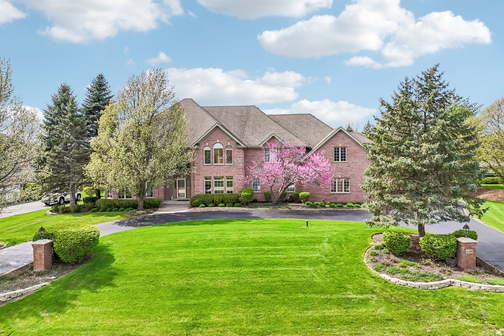 25246 N Abbey Glenn Drive, Hawthorn Woods, IL