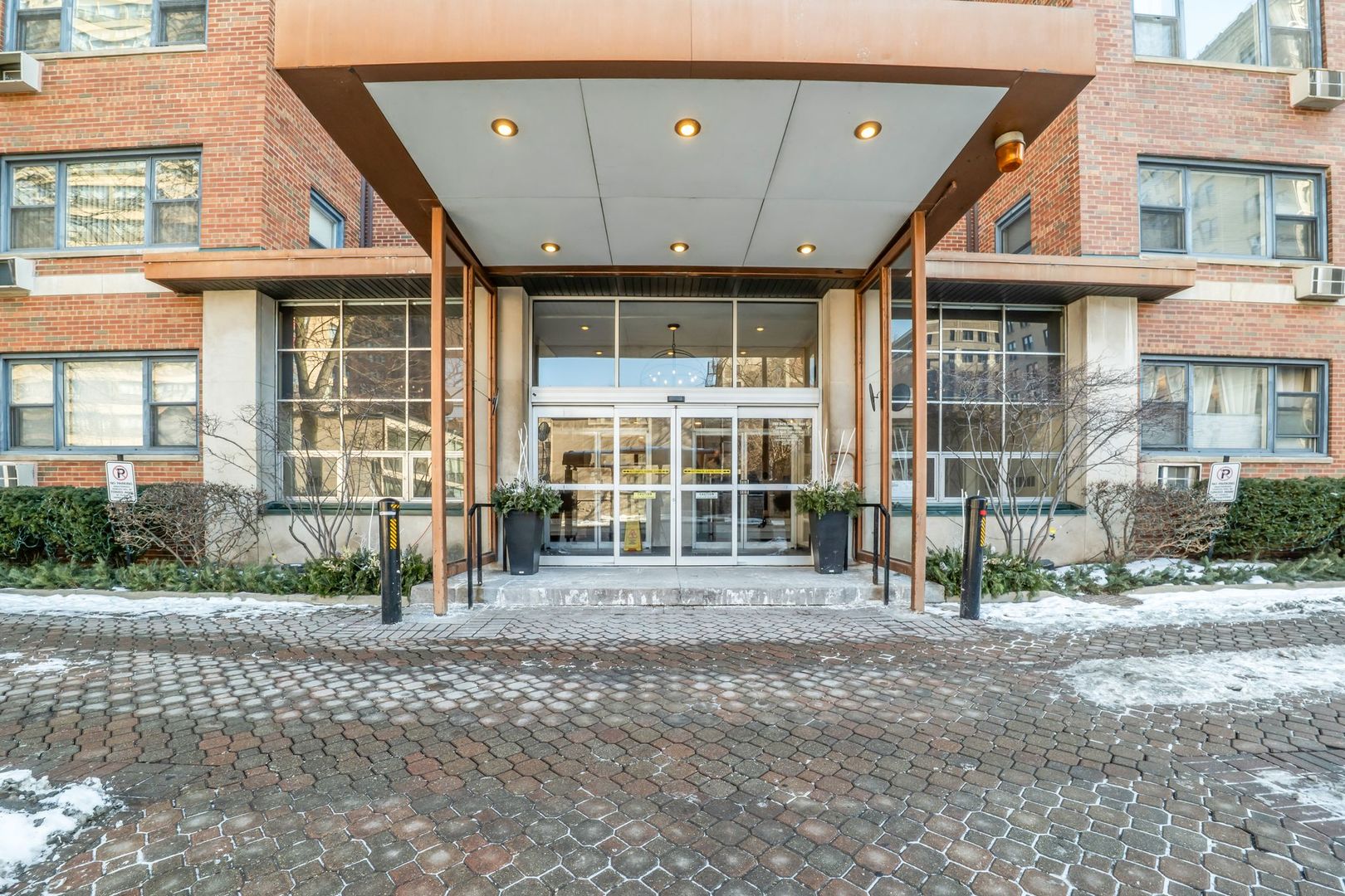 2909 N Sheridan Road #1703, Chicago, IL