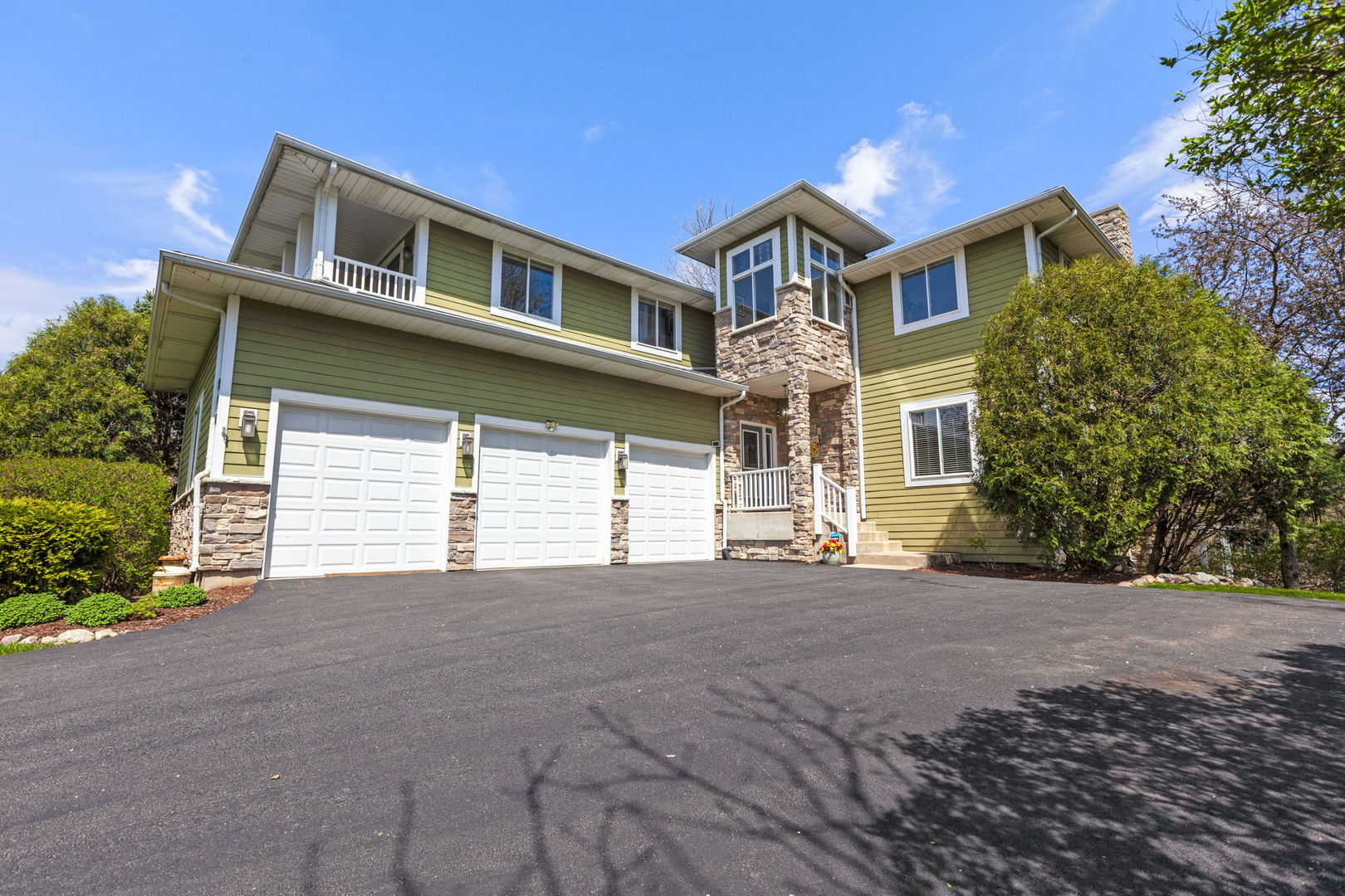 980 Dakota Drive, Woodstock, IL