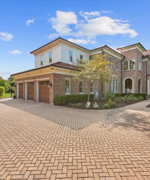 27 W Onwentsia Road, Lake Forest, IL