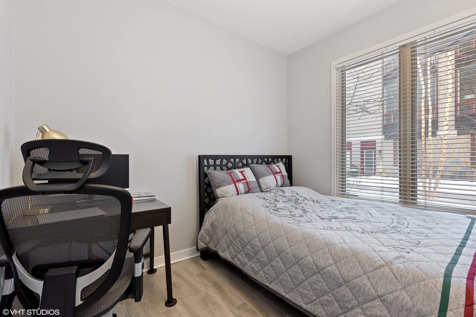 1240 W COTTAGE Place, Chicago, IL