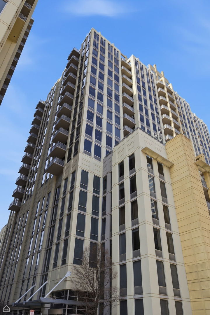 720 N Larrabee Street #1206, Chicago, IL