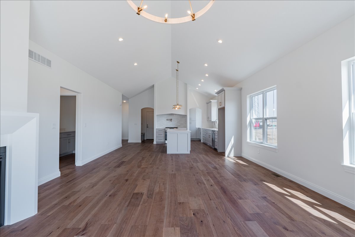 212 Allison Road, Lexington, IL