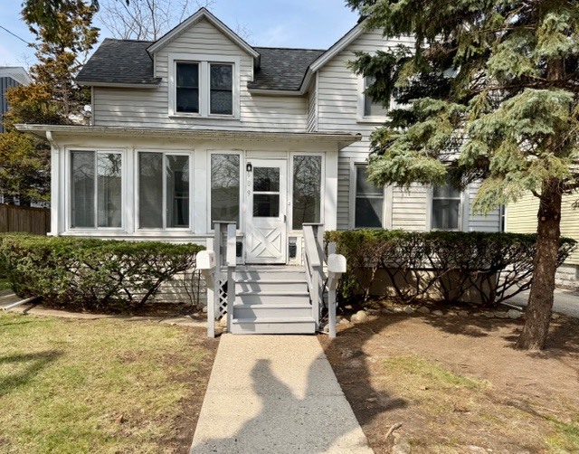 609 1st Street #1, Libertyville, IL