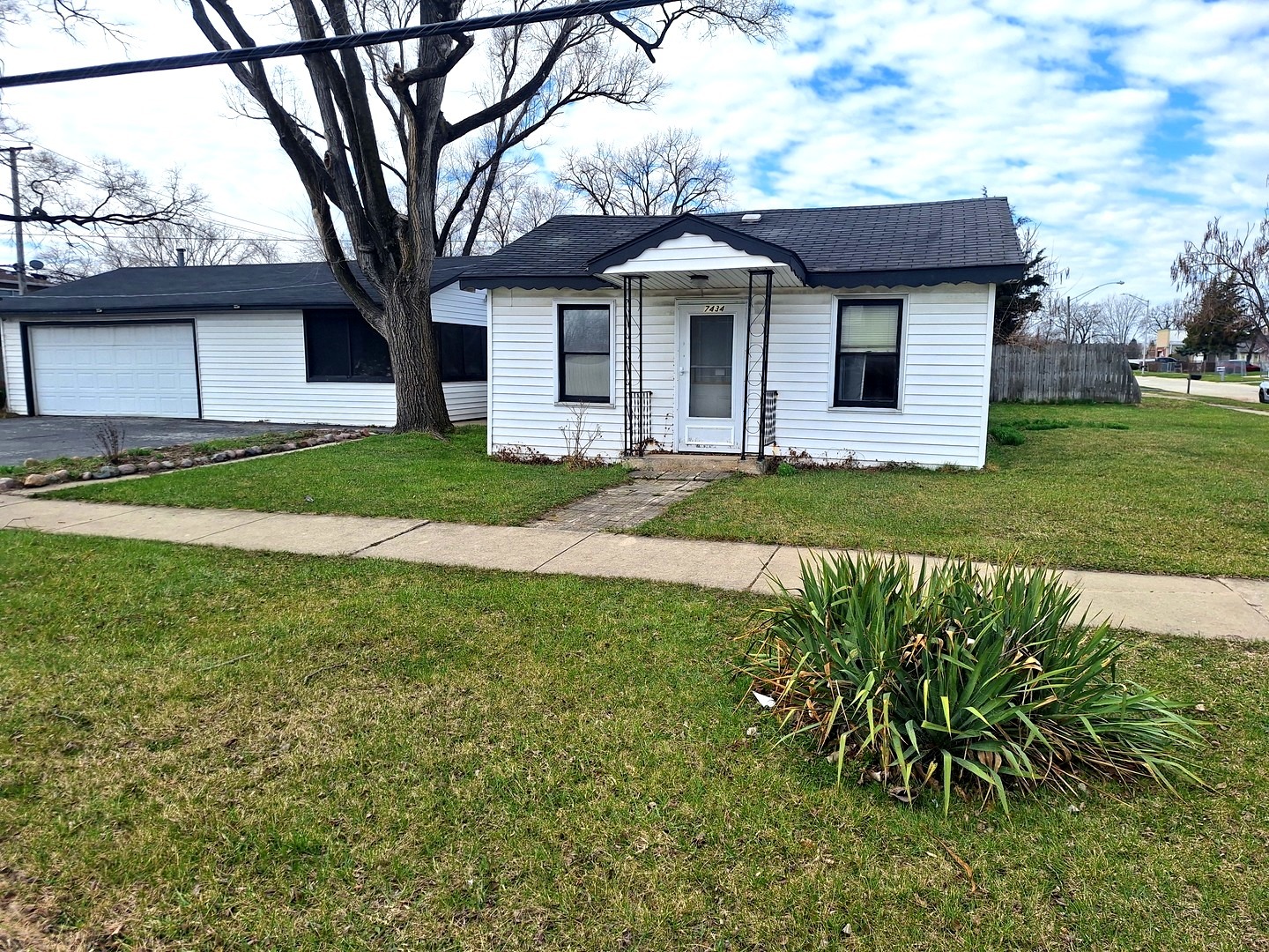 7434 S Nottingham Avenue, Chicago, IL