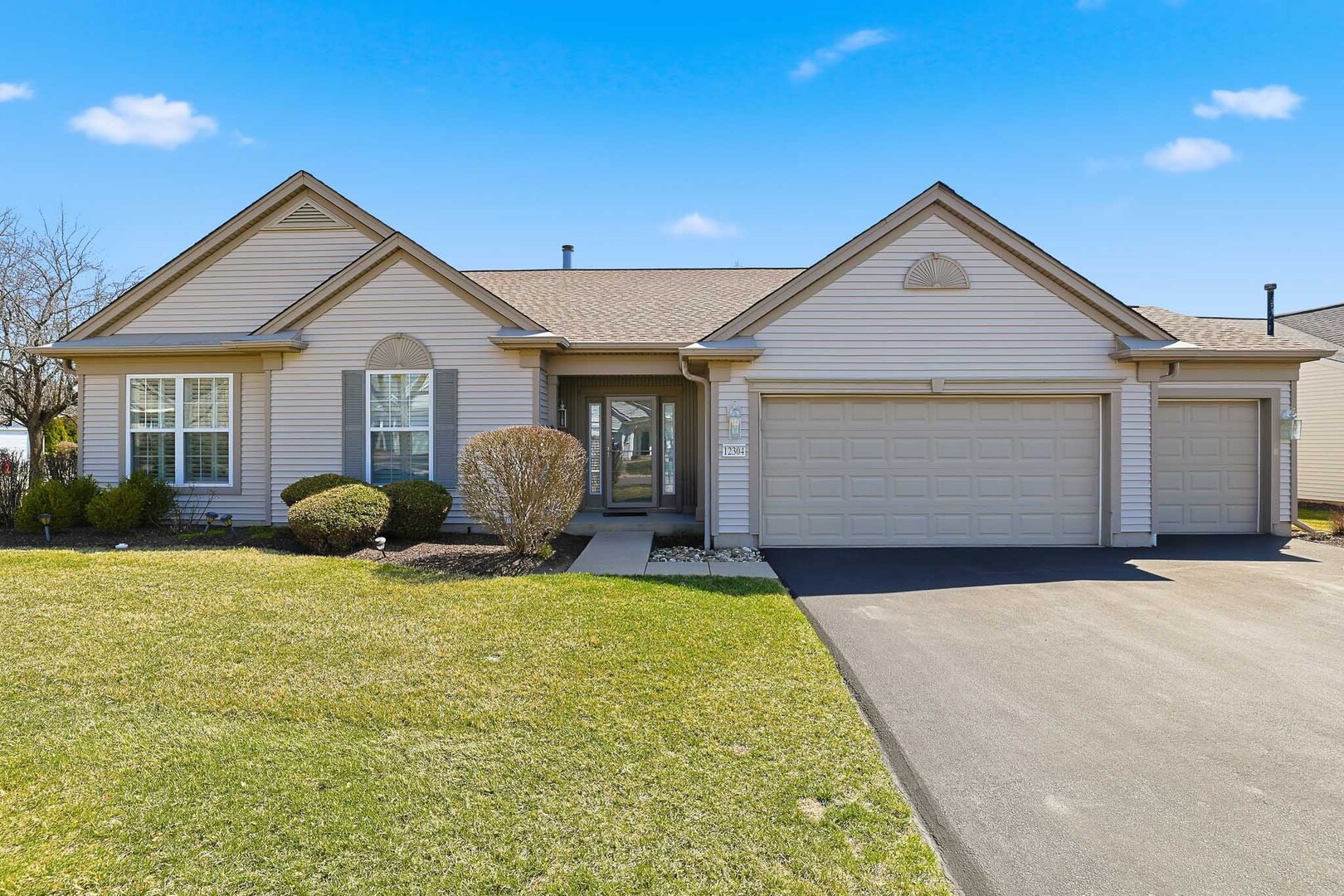 12304 Arlington Drive, Huntley, IL