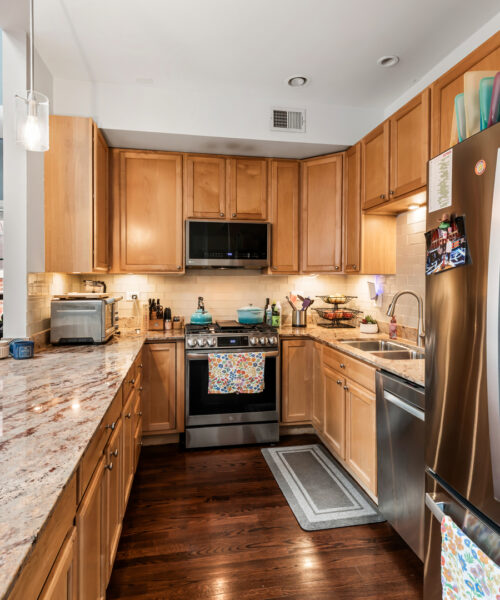 811 W Superior Street #4, Chicago, IL