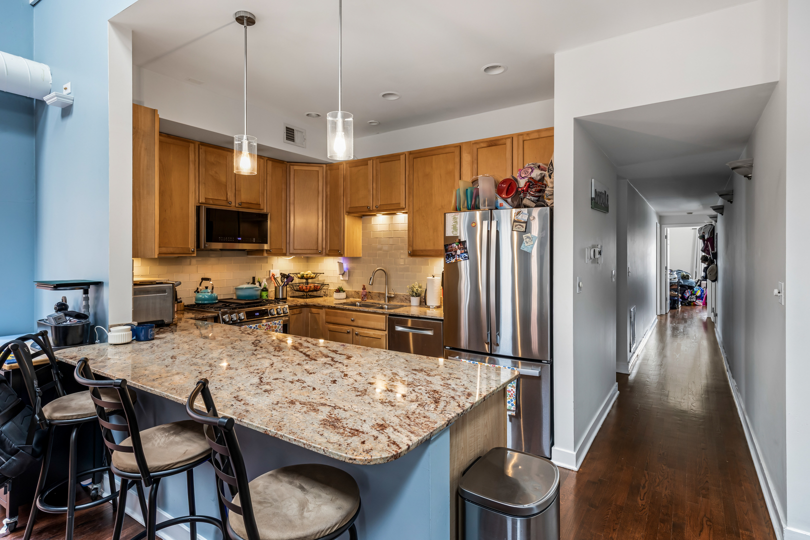 811 W Superior Street #4, Chicago, IL