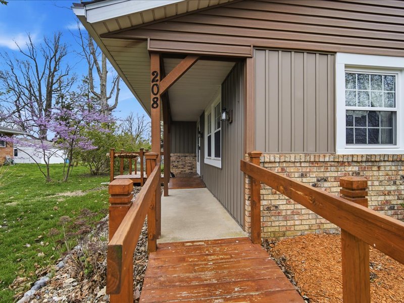 208 NW Madison Street, Hopedale, IL