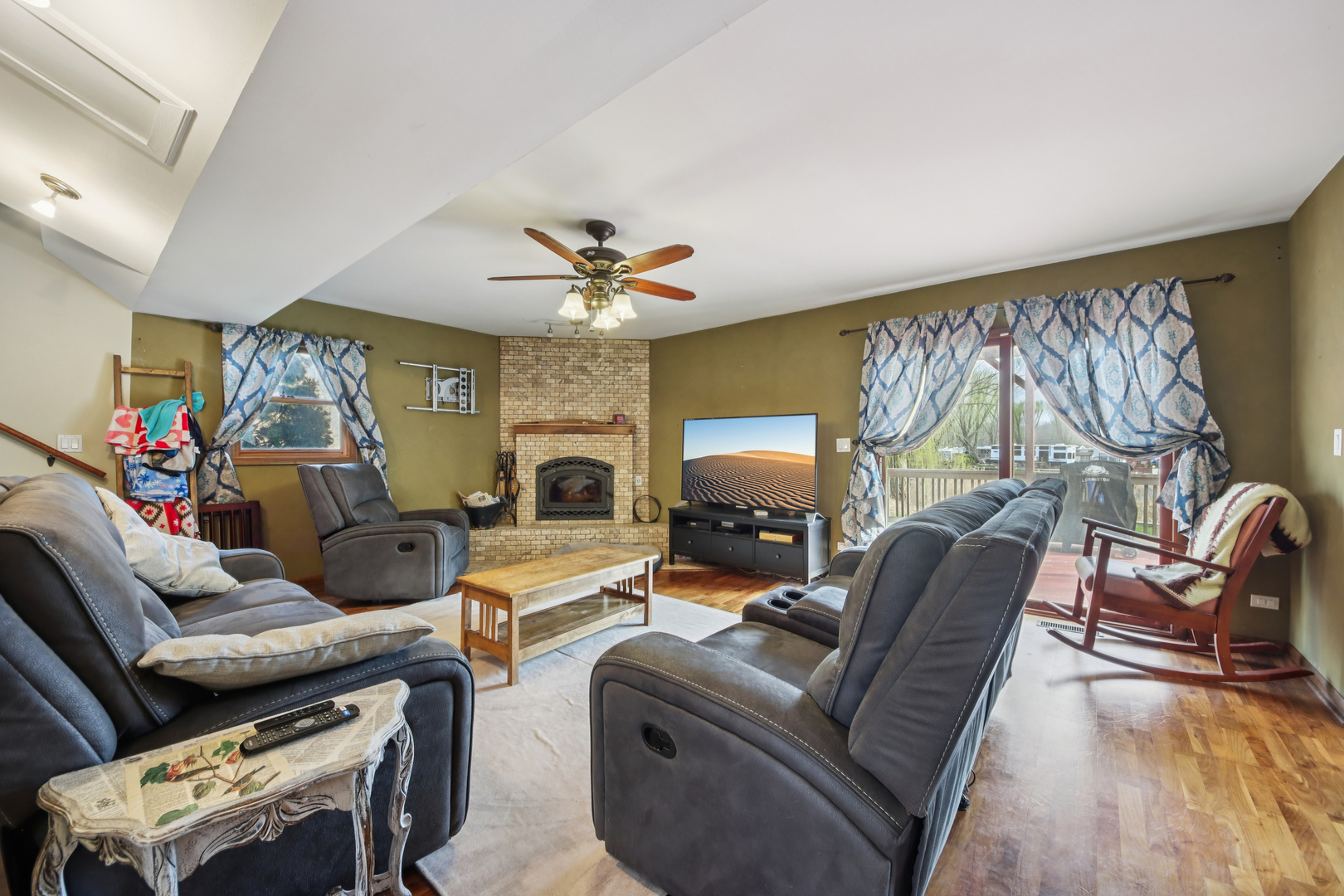 27884 W Riverside Drive, Antioch, IL