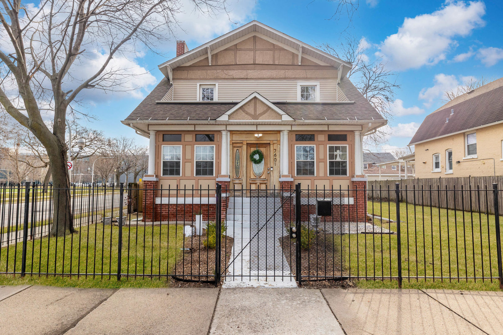 7601 S Bennett Avenue, Chicago, IL