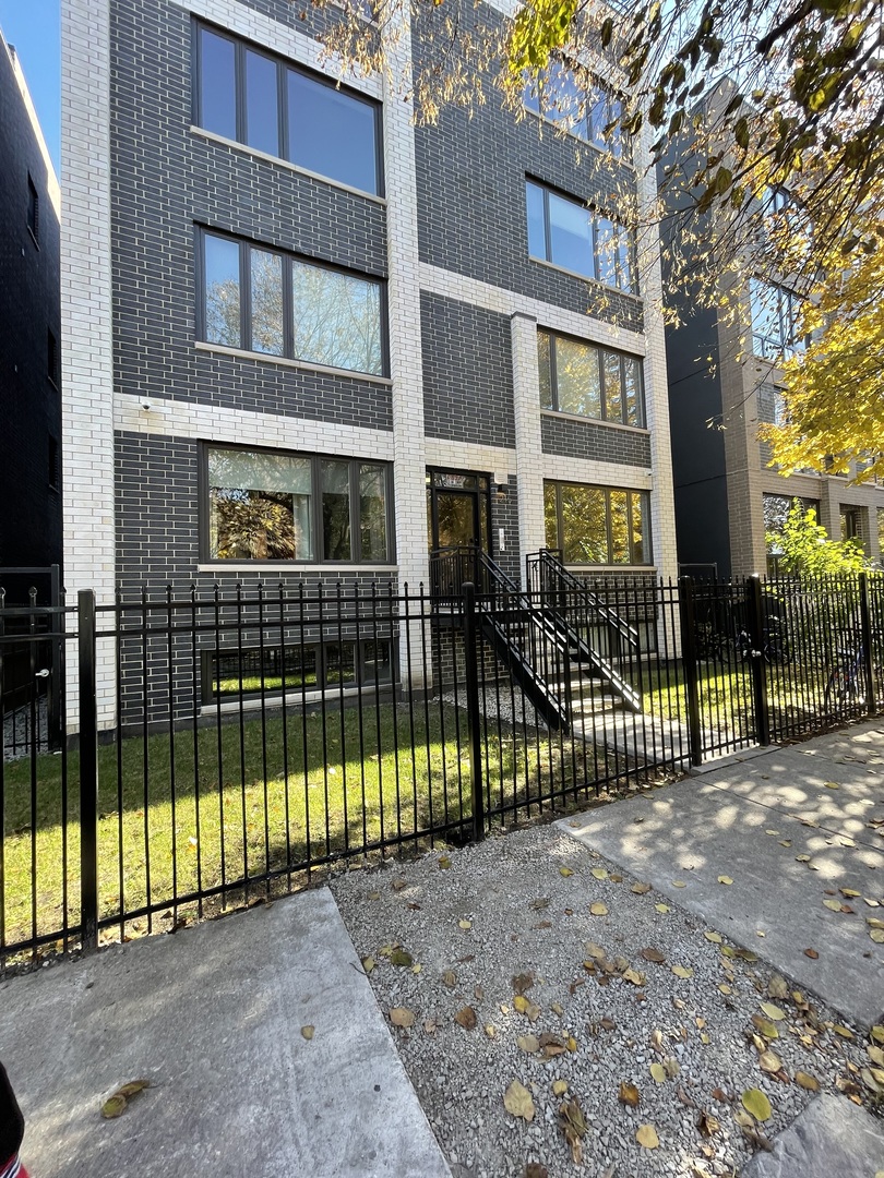 215 S Hamilton Avenue #3N, Chicago, IL