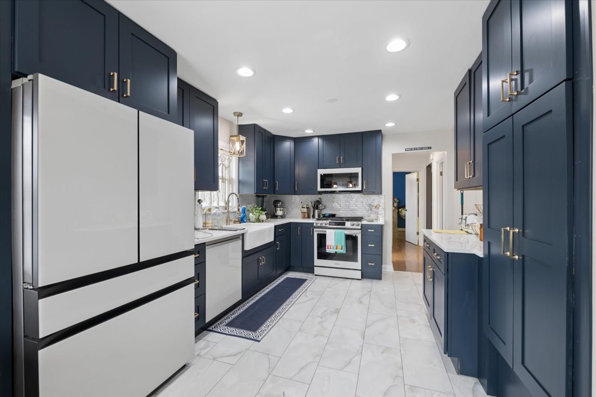 8657 W Lyndale Avenue, River Grove, IL