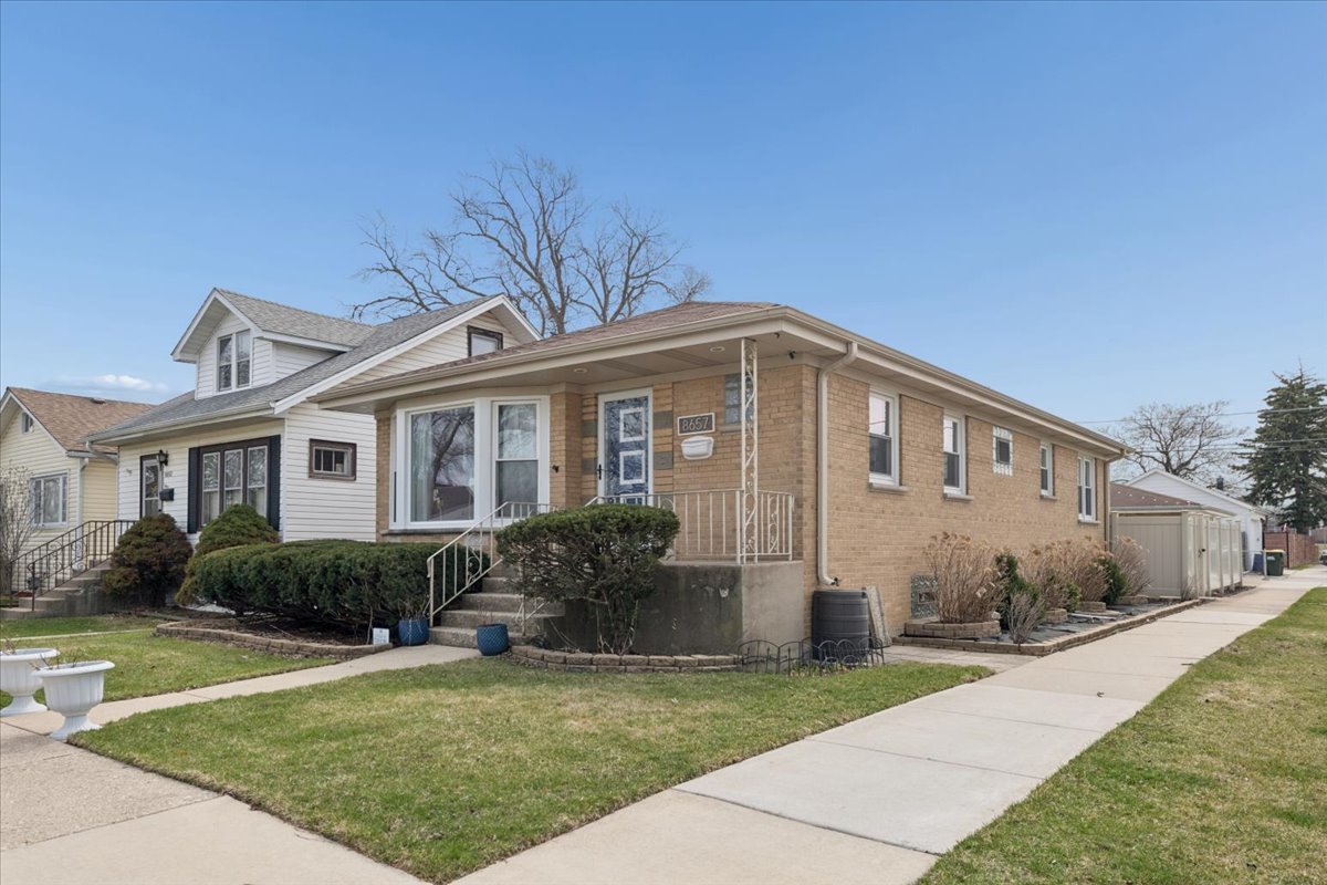 8657 W Lyndale Avenue, River Grove, IL