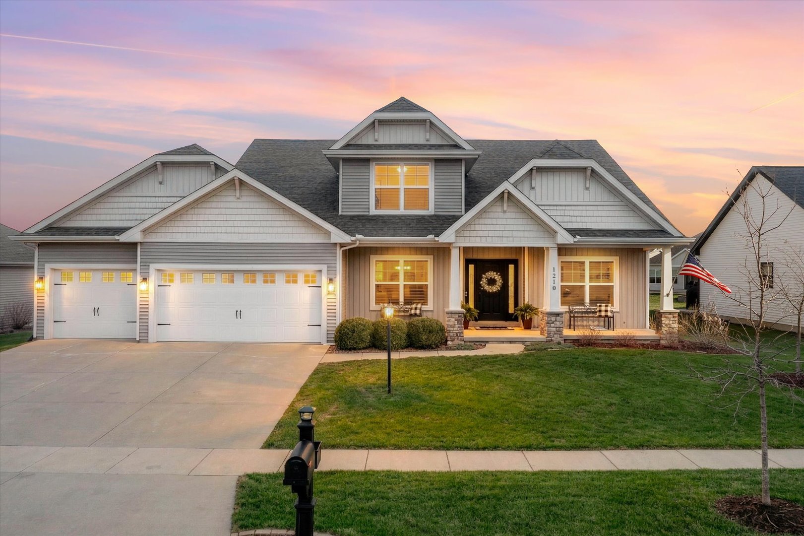 1210 Farm Lake Drive, Mahomet, IL