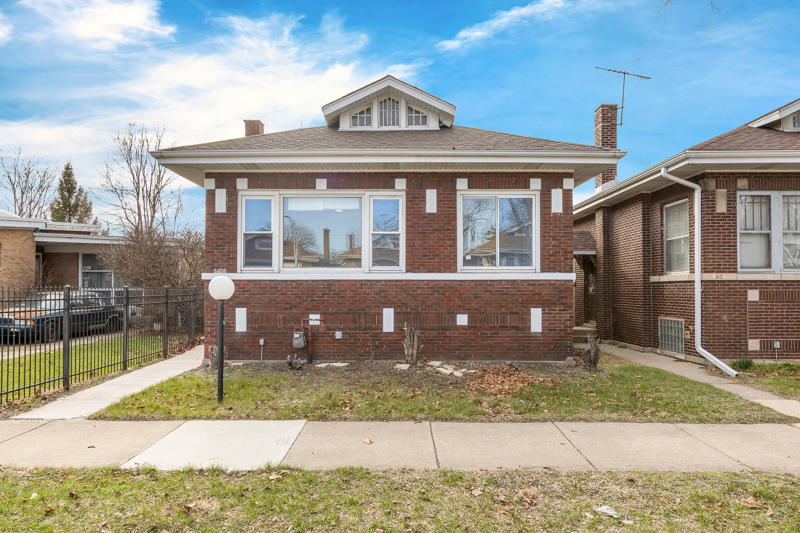8406 S Oglesby Avenue, Chicago, IL