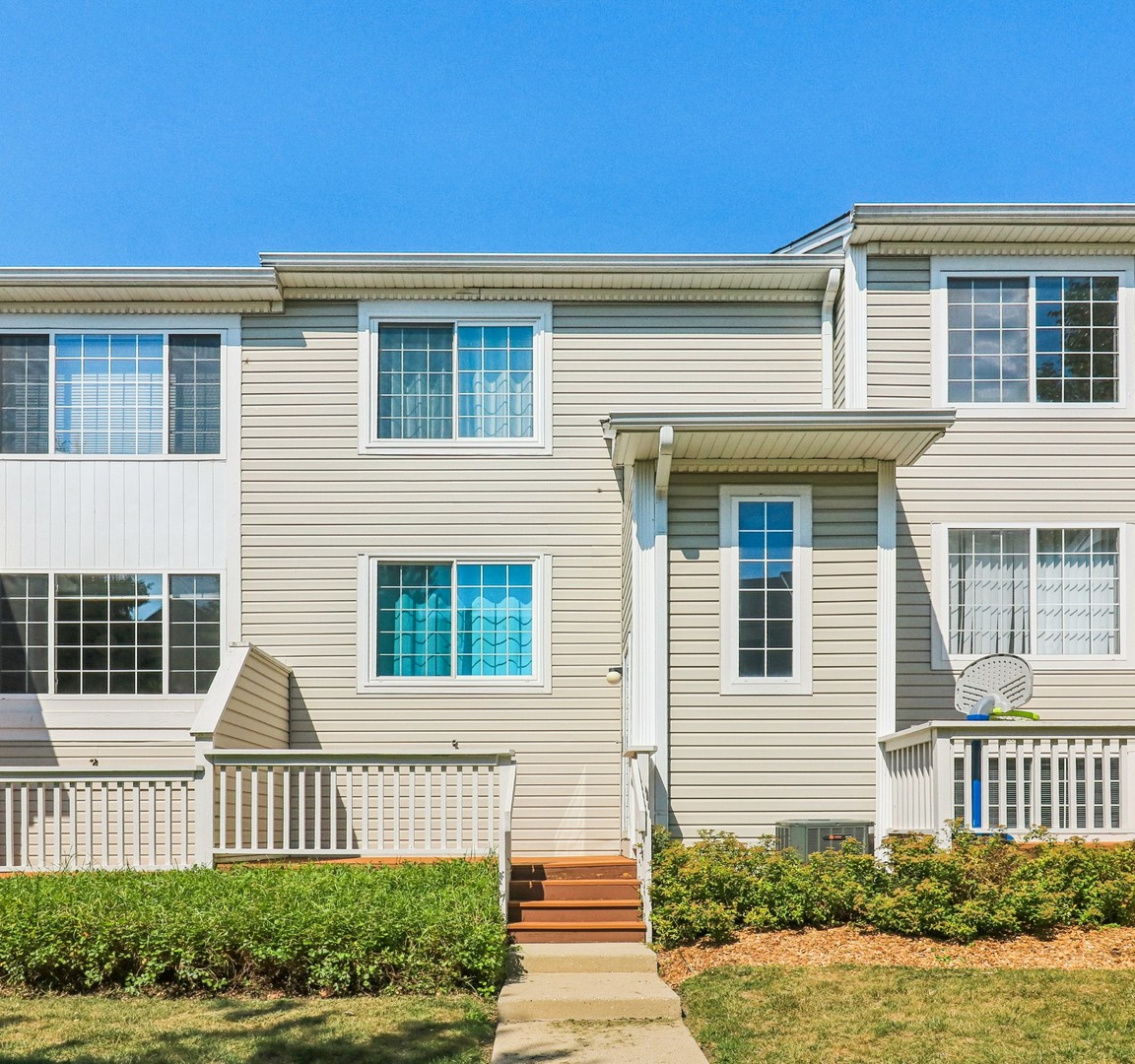 47 S Treehouse Lane, Round Lake, IL